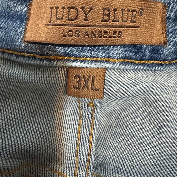 Judy Blue Blue Distressed Jean Shorts 3X - Picture 5 of 7